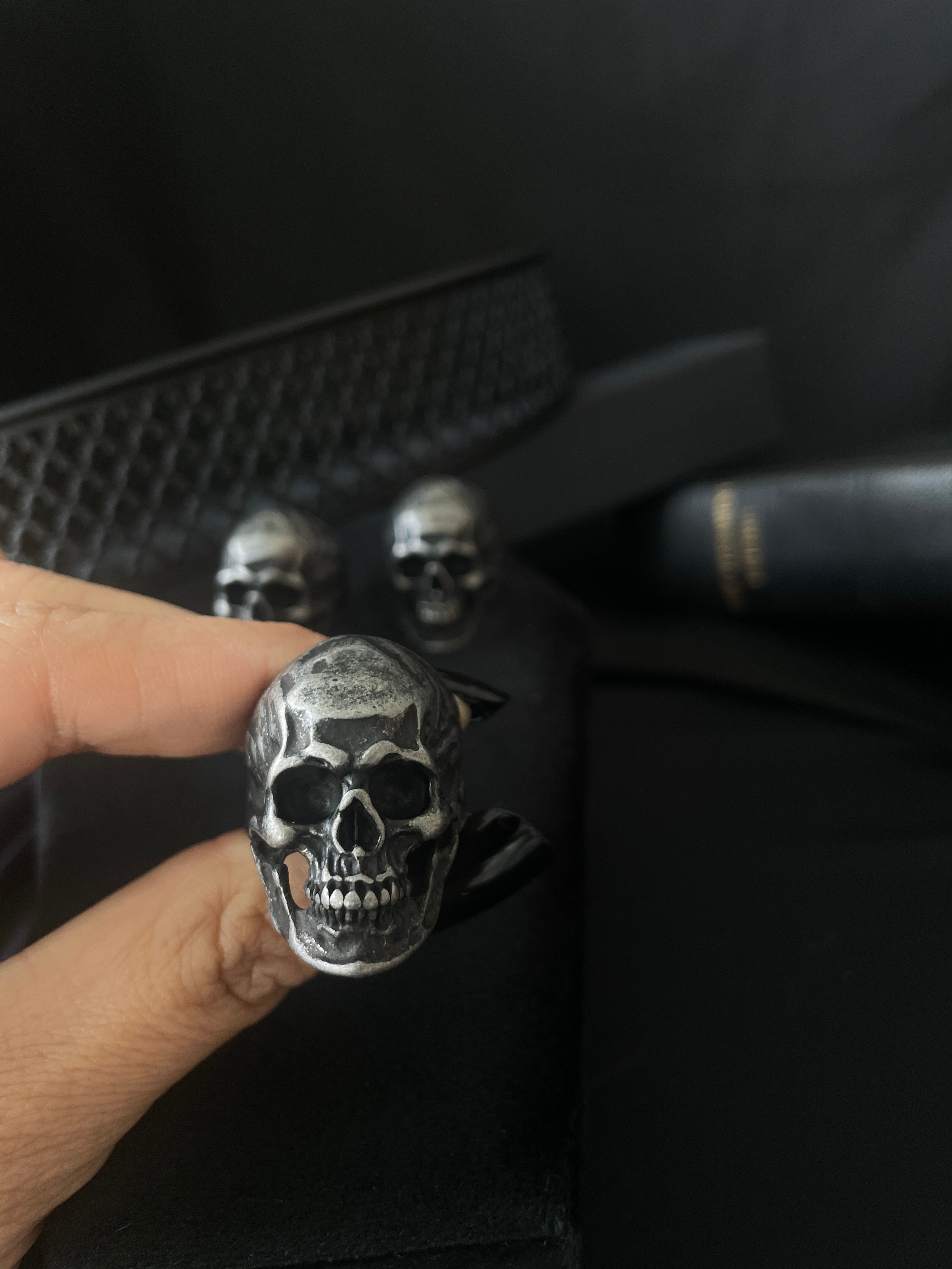 skull ring